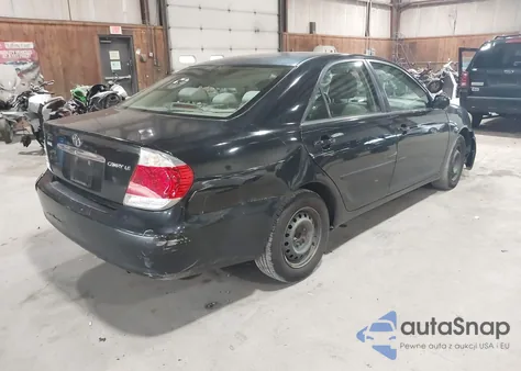 2005 Toyota Camry Le z USA, uszkodzony, nr VIN 4T1BE32KX5U054671